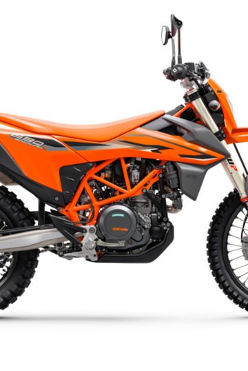 478986_690 ENDURO R MY23_US 90-Right_USA