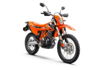 478988_690 ENDURO R MY23_US Front-Right_USA