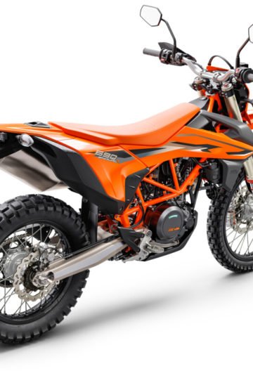 478990_690 ENDURO R MY23_US Rear-Right_USA