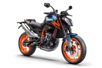 410631_MY22 KTM 890 DUKE R _45_ right front_EU_ Global