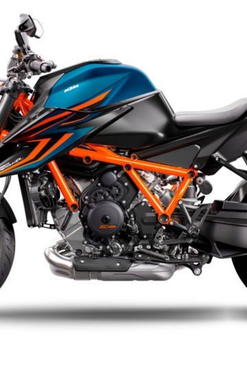415758_MY22 KTM 1290 SUPER DUKE R _90_ left_EU_ Global