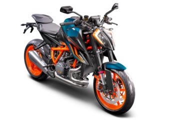 415760_MY22 KTM 1290 SUPER DUKE R _45_ right front_EU_ Global