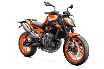 424726_MY22 890 DUKE GP ORANGE _45_ Front-Right_EU_ Global