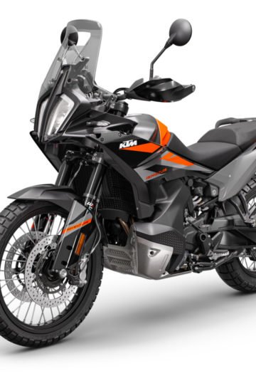 457278_890 ADVENTURE Black MY23 Front-Left_01 LAUNCH KTM PICTURES_VIDEO_EU_ Global