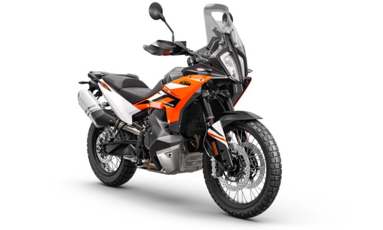 457299_890 ADVENTURE Orange MY23 Front-Right_01 LAUNCH KTM PICTURES_VIDEO_EU_ Global