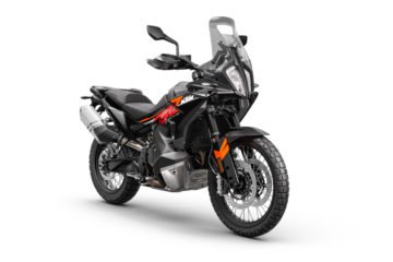 480342_790 ADV MY23 BLACK Front-Right_EU_ Global