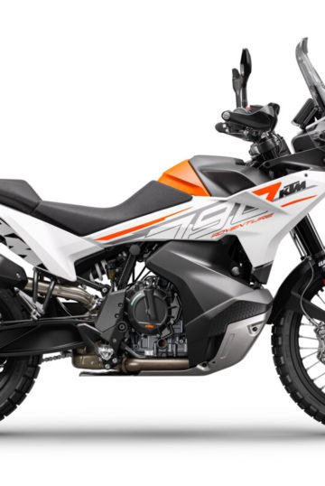 480351_790 ADV MY23 WHITE 90-Right_EU_ Global