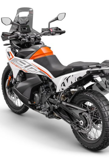 480355_790 ADV MY23 WHITE Rear-Left_EU_ Global