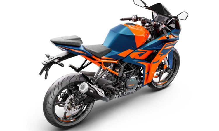 484239_RC390_BLUE_MY22_Rear-Right_EU_ Global