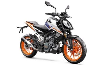 485659_MY23 KTM 125 DUKE EU_Global 45 Degrees Front-Right_EU_ Global