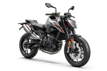 486201_MY22 KTM 790 DUKE - EU _45_ right front_EU_ Global