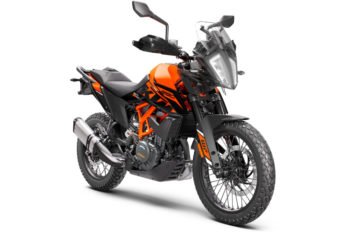 491757_390_ADVENTURE_SPOKED_WHEELS_EU_MY23_Front-Right_EU_ Global