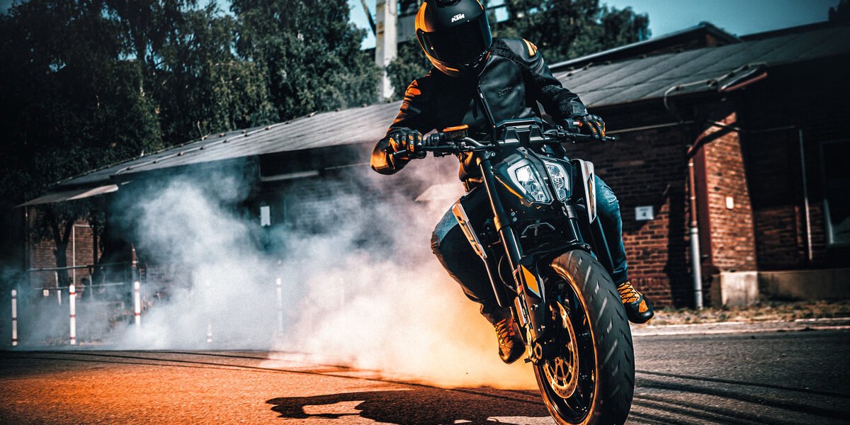 462427_MY23 KTM 790 DUKE_ Action_EU_ Global