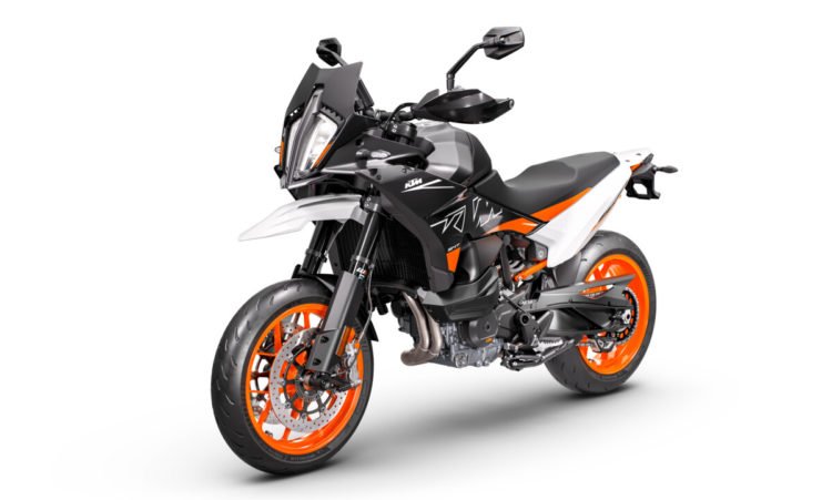 509831_MY23 KTM 890 SMT_ 45 Degrees Front-Left_Studio