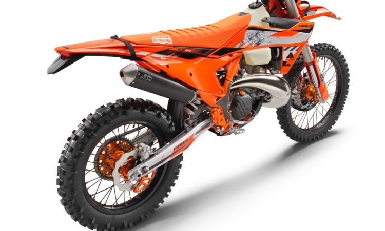 511758_300 EXC Hardenduro rear ri_MY24_EUROPE GLOBAL_STUDIO