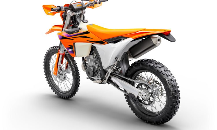 520457_MY24_KTM-450-EXC-F_EU_Rear-Left_EUROPE GLOBAL