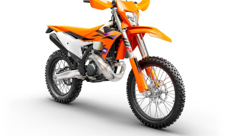 520583_MY24_KTM-300-EXC_EU_Front-Right_EUROPE GLOBAL