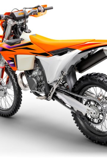 520586_MY24_KTM-300-EXC_EU_Rear-Left_EUROPE GLOBAL