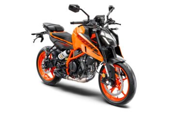 560530_MY24 KTM 390 DUKE_Orange_EU_Front-Right_Studio_GLOBAL_EUROPE_03_STUDIO