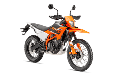 PHO_BIKE_90_REVO_Dual-sport-KTM-2025-125-enduro-r--right-front-view-image_#SALL_#AEPI_#V1