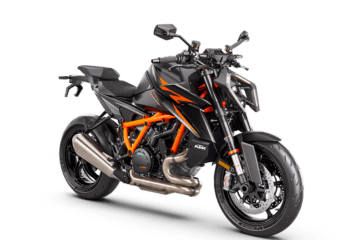 PHO_BIKE_90_REVO_MY24-KTM-1390-SUPER-DUKE-R-BLACK-EU-90-Front-Right-Studio_#SALL_#AEPI_#V1