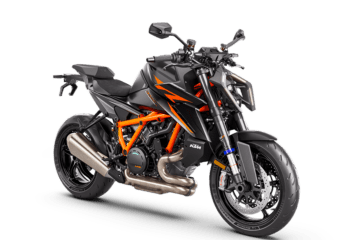 PHO_BIKE_90_REVO_MY24-KTM-1390-SUPER-DUKE-R-EVO-BLACK-EU-90-Front-Right-Studio_#SALL_#AEPI_#V1
