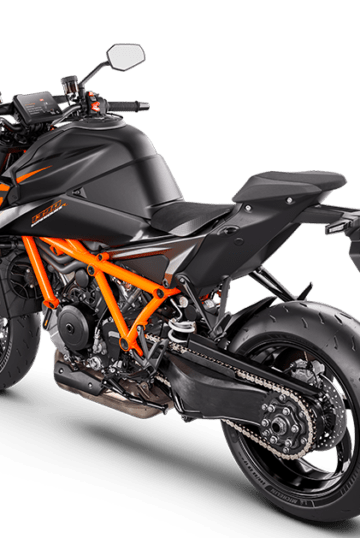 PHO_BIKE_PERS_LIHI_MY24-KTM-1390-SUPER-DUKE-R-EVO-BLACK-EU-90-Rear-Left-Studio_#SALL_#AEPI_#V1