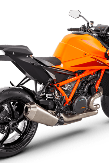 PHO_BIKE_PERS_REHI_MY24-KTM-1390-SUPER-DUKE-R-EVO-ORANGE-EU-90-Rear-Right-Studio_#SALL_#AEPI_#V1