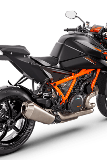 PHO_BIKE_PERS_REHI_MY24-KTM-1390-SUPER-DUKE-R-Rear-Right-Studio_#SALL_#AEPI_#V1