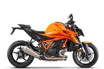 PHO_BIKE_90_RE_KTM-naked-bikes-1390-super-duker-evo-2025-studio-image-right-side-view_#SALL_#AEPI_#V1