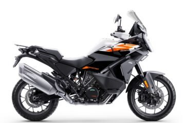 PHO_BIKE_90_RE_MY25-KTM-1390-Super-Adventure-S-Black-EU-90-right_#SALL_#AEPI_#V1